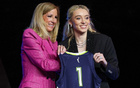 WNBA新?tīng)钤?，達(dá)拉斯飛翼選佩奇，康涅狄格奪冠美女球員。