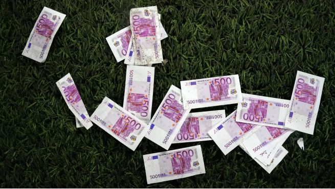 巴黎歐冠奪冠，金錢味濃，攬1.2億