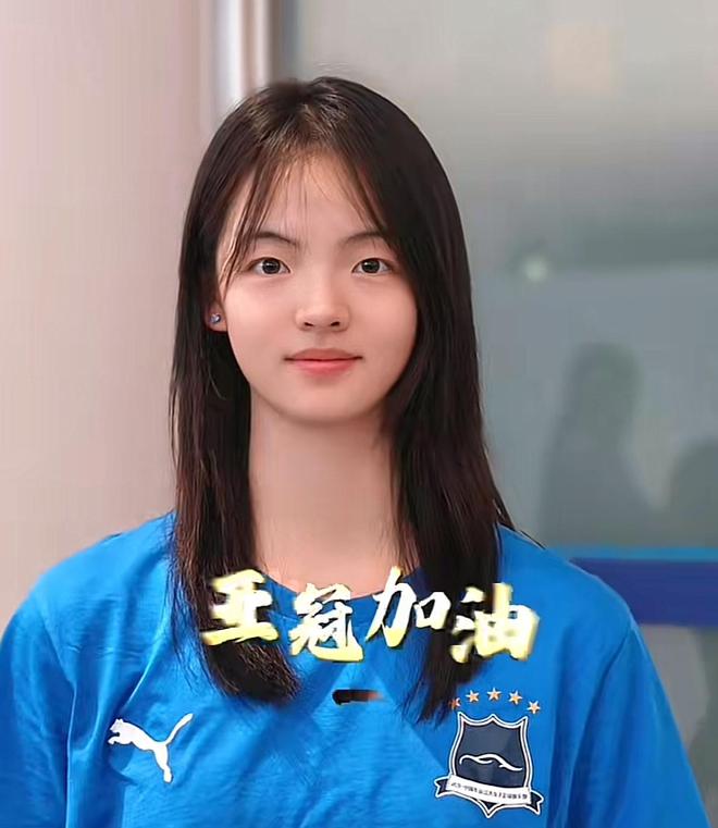 武漢女足姜晨璟，踢防守位反差大，自小如此。